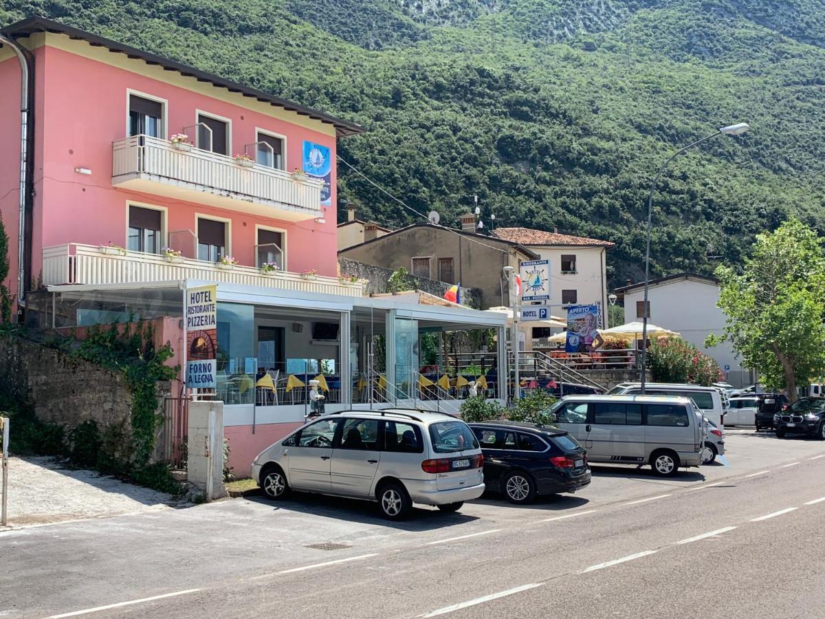 Hotel Vela Azzurra Navene Kültér fotó