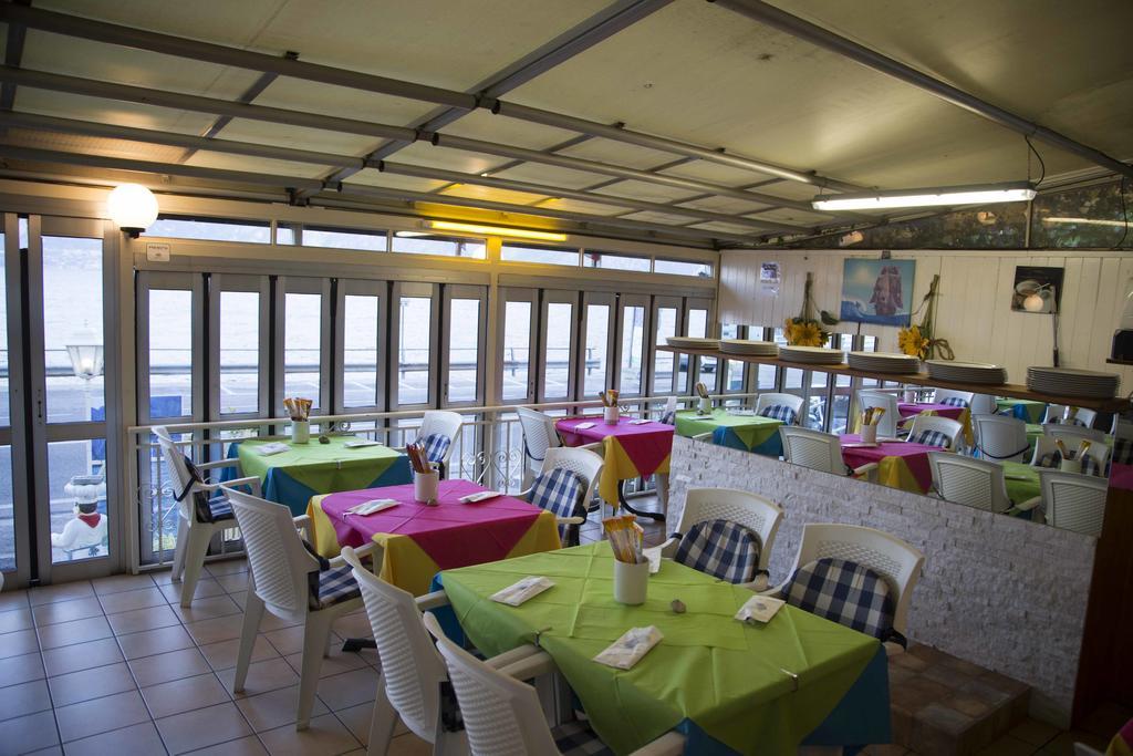 Hotel Vela Azzurra Navene Kültér fotó