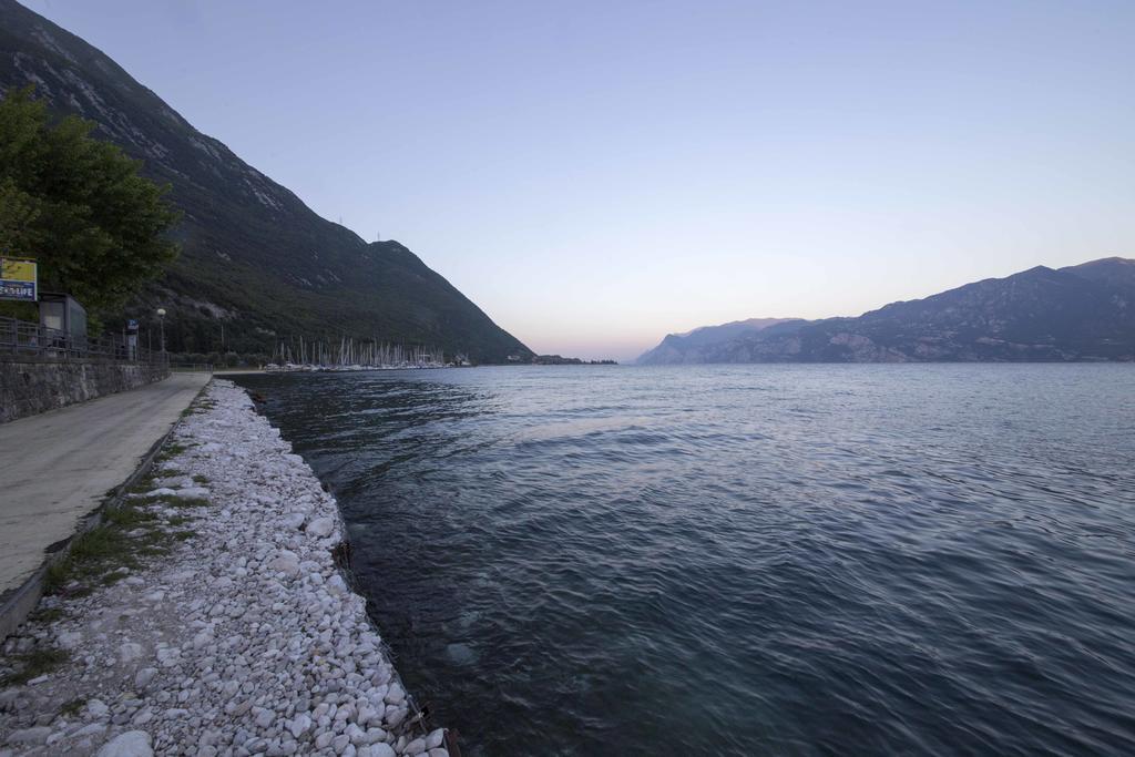 Hotel Vela Azzurra Navene Kültér fotó