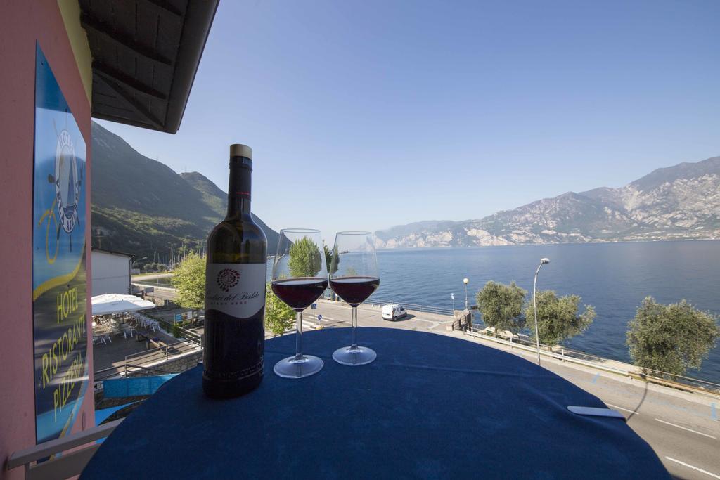 Hotel Vela Azzurra Navene Kültér fotó