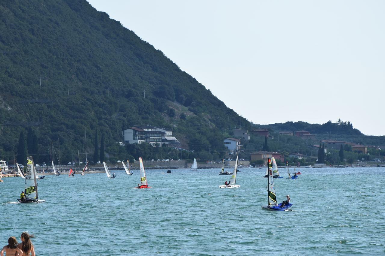 Hotel Vela Azzurra Navene Kültér fotó